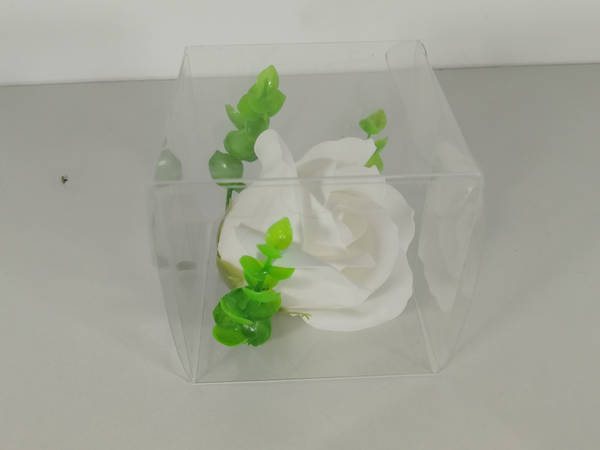 Aranjament trandafir alb din sapun
