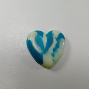cabochon polimeric inima albastru alb 1