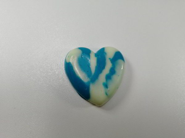 cabochon polimeric inima albastru alb 1